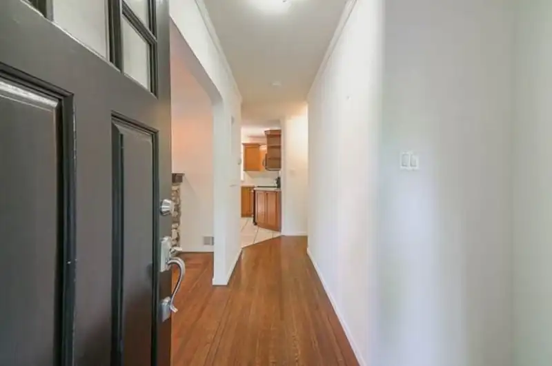 905 LAWSON AVENUE - photo 3 of 40