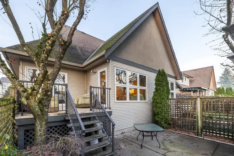3 11530 84 AVENUE - photo 1 of 35