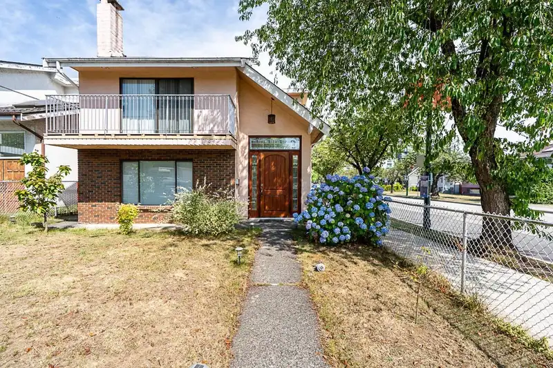 6496 QUEBEC STREET - photo 4 of 38