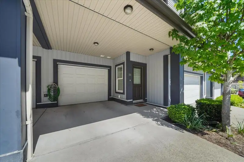 55 20831 70 AVENUE - photo 2 of 34