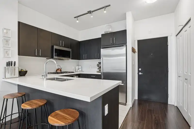 412 3163 RIVERWALK AVENUE - photo 2 of 38