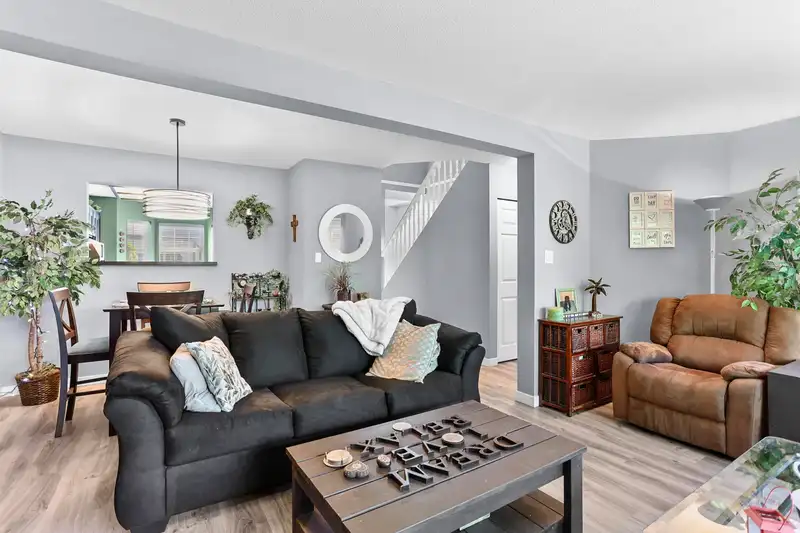 23 11580 BURNETT STREET - photo 4 of 27