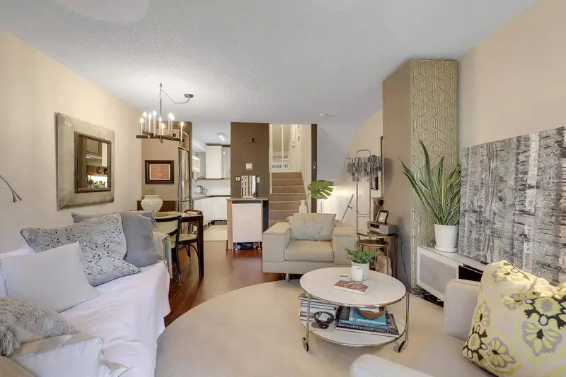 9 17700 60 AVENUE - photo 1 of 31