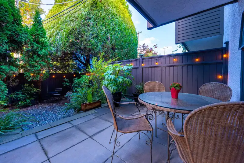 117 265 E 15TH AVENUE - photo 1 of 38
