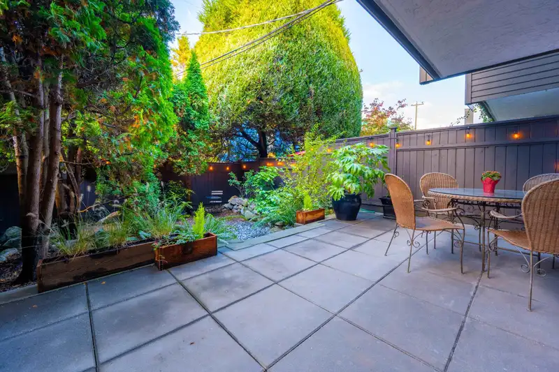 117 265 E 15TH AVENUE - photo 2 of 38