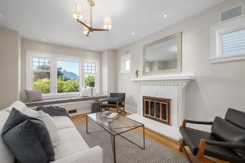 2872 TRINITY STREET - photo 4 of 38