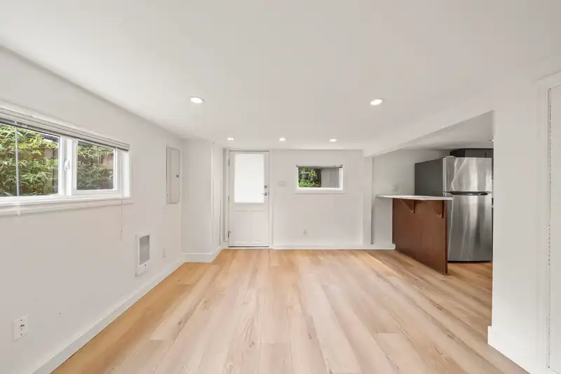 2636 PRINCE ALBERT STREET - photo 3 of 33