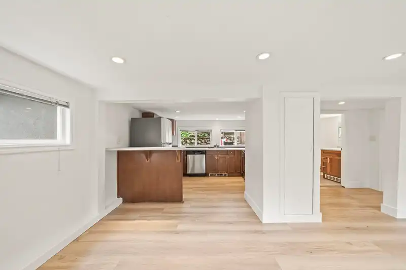 2636 PRINCE ALBERT STREET - photo 4 of 33