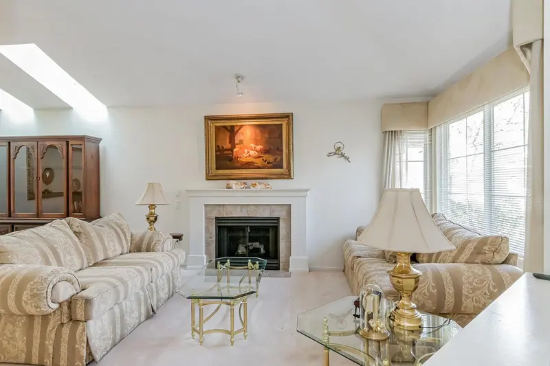 33 17917 68 AVENUE - photo 4 of 25