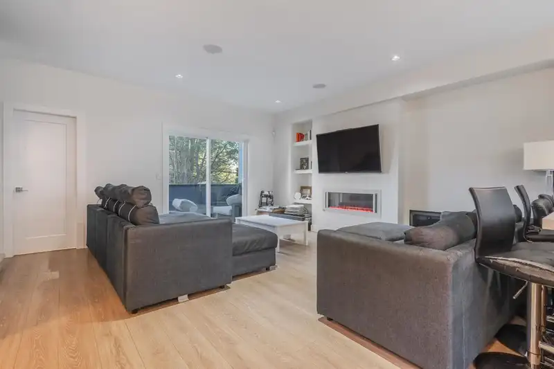 13 1670 160 STREET - photo 2 of 31