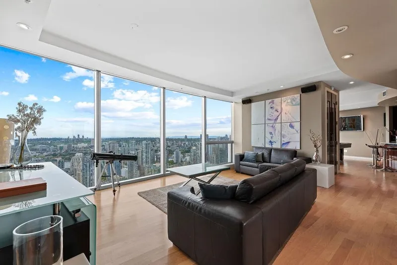 4303 938 NELSON STREET - photo 2 of 25