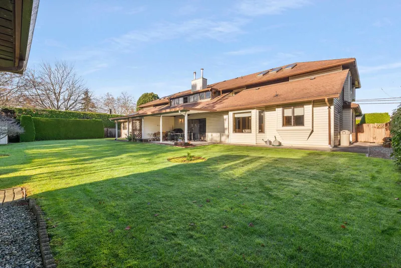 4366 STEVESTON HIGHWAY - photo 1 of 25