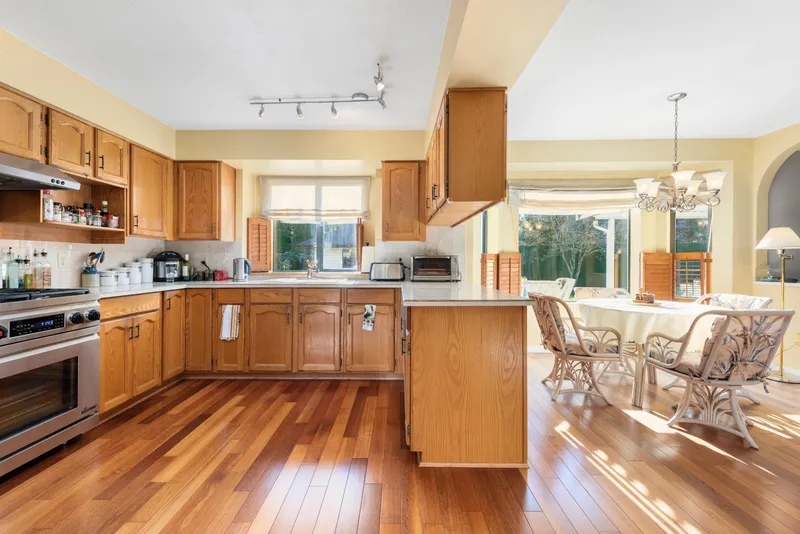 4366 STEVESTON HIGHWAY - photo 3 of 25