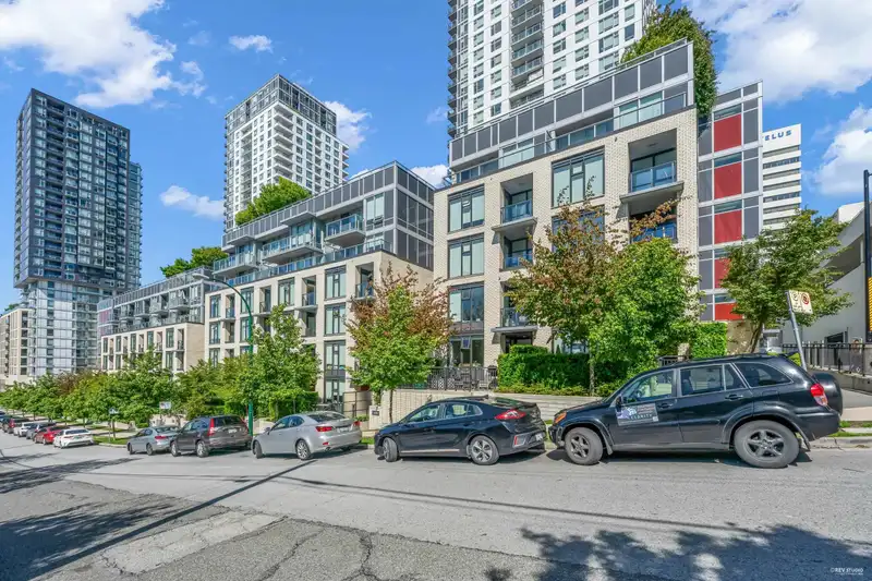 614 5598 ORMIDALE STREET - photo 1 of 28
