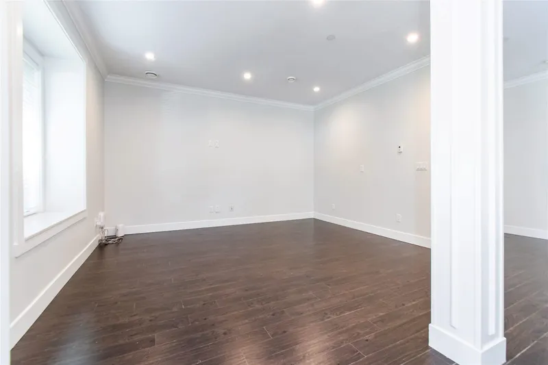 627 THIRTEENTH STREET - photo 4 of 25