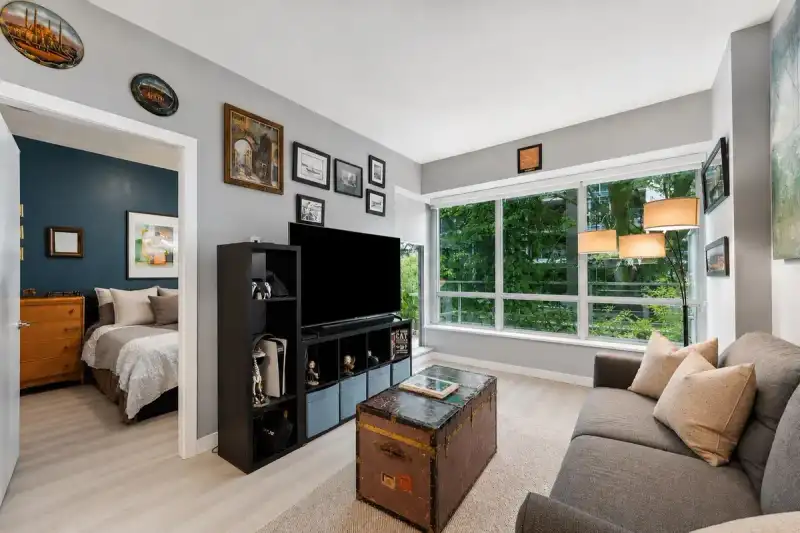 002 9060 UNIVERSITY CRESCENT - photo 1 of 22