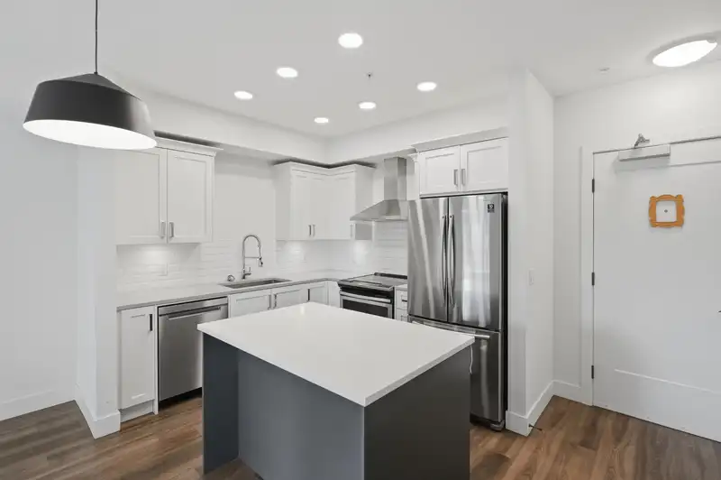 302 33568 GEORGE FERGUSON WAY - photo 2 of 30