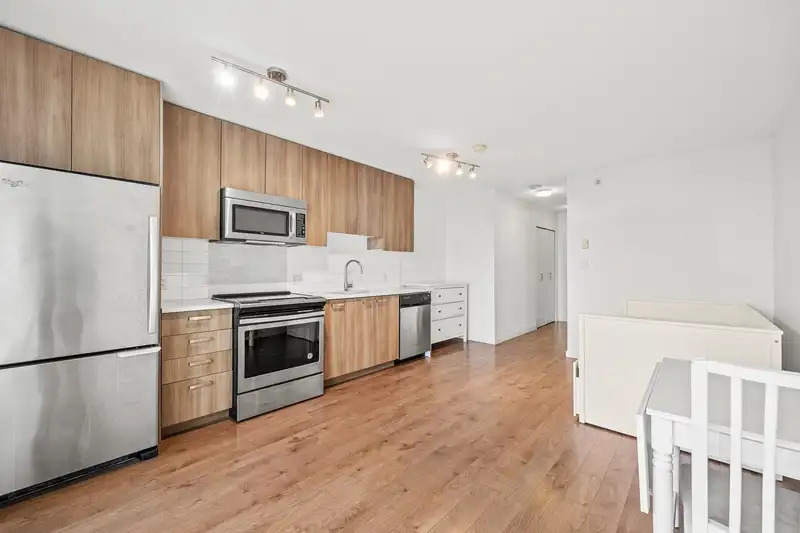 2511 13325 102A AVENUE - photo 2 of 14