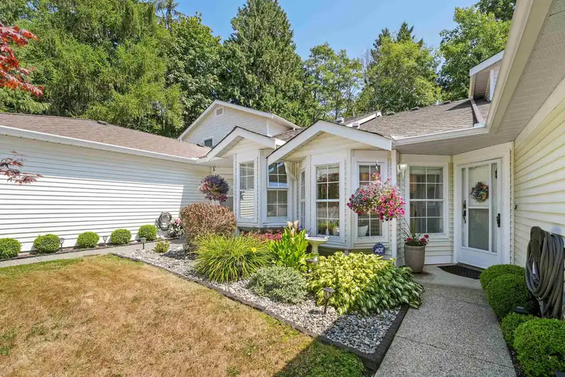 21 6537 138 STREET - photo 1 of 26
