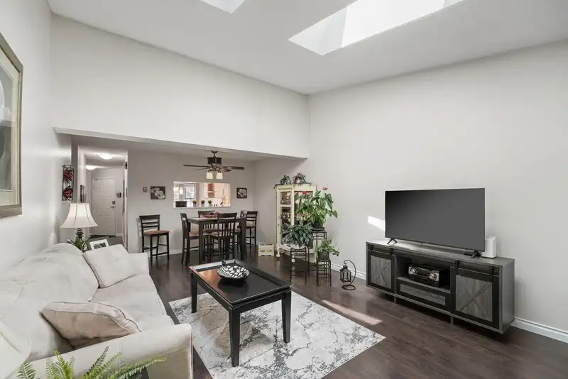 21 6537 138 STREET - photo 4 of 26