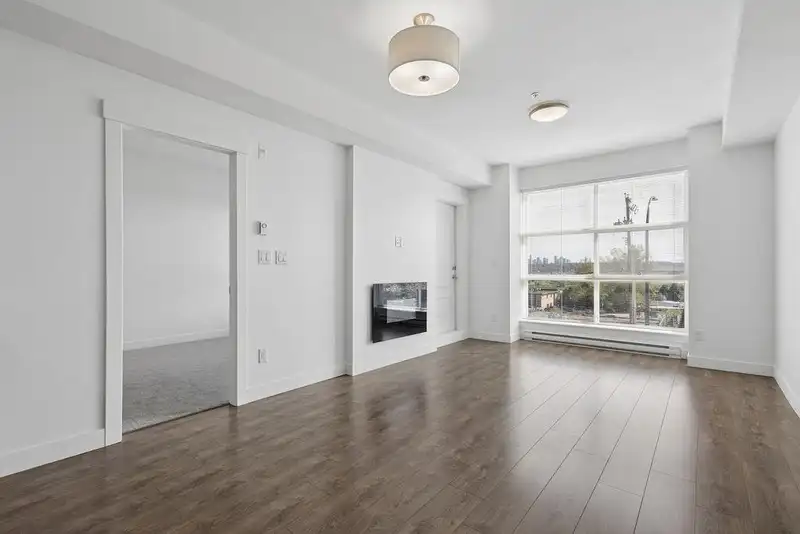 205 827 RODERICK AVENUE - photo 1 of 30