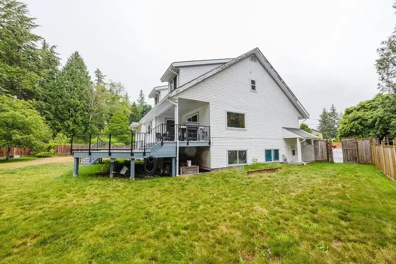 279 LARK ROAD - photo 3 of 40