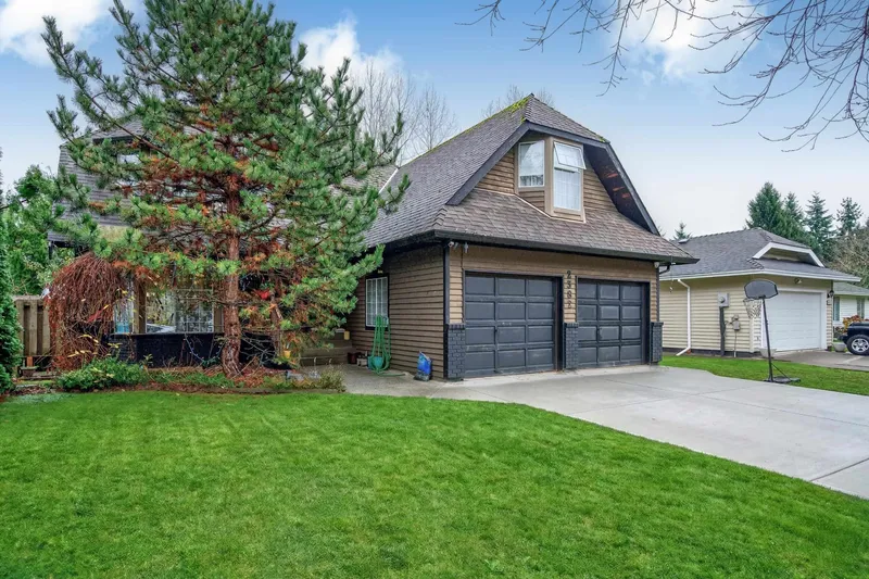 2382 150B STREET - photo 2 of 25