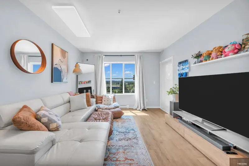 305 202 LEBLEU STREET - photo 2 of 31