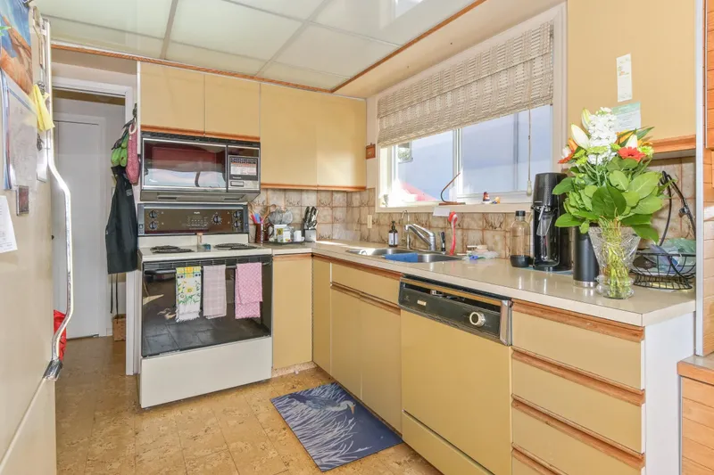 15761 CLIFF AVENUE - photo 4 of 19