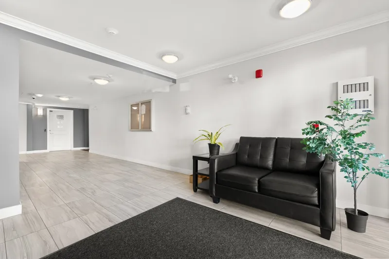 308 15895 84 AVENUE - photo 3 of 25