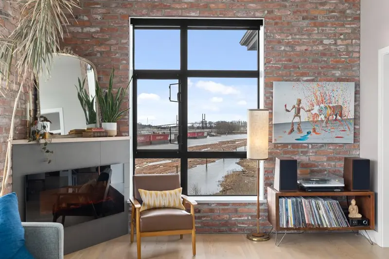 414 220 SALTER STREET - photo 4 of 25