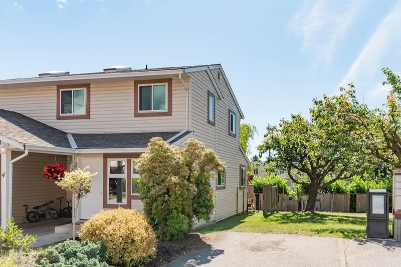 4 765 SCHOOL ROAD - photo 1 of 39