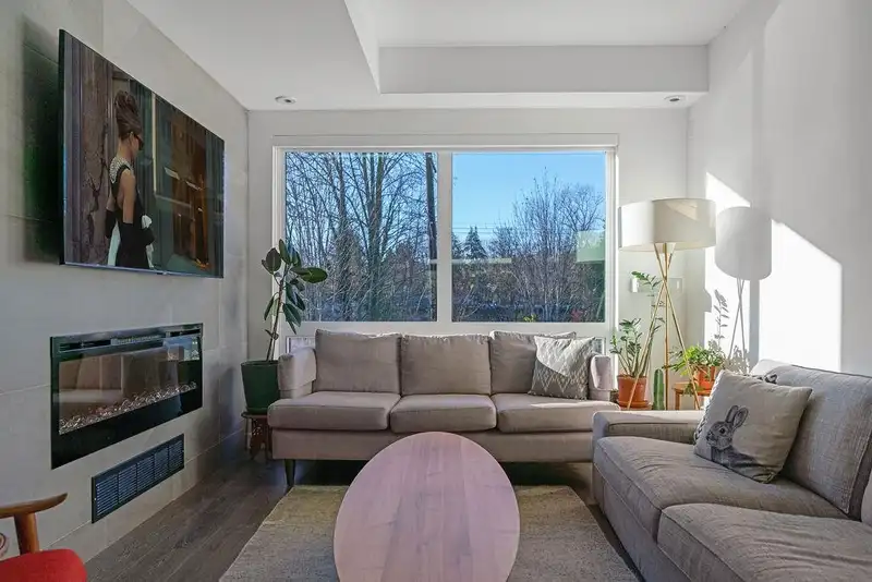 2 856 ORWELL STREET - photo 4 of 40