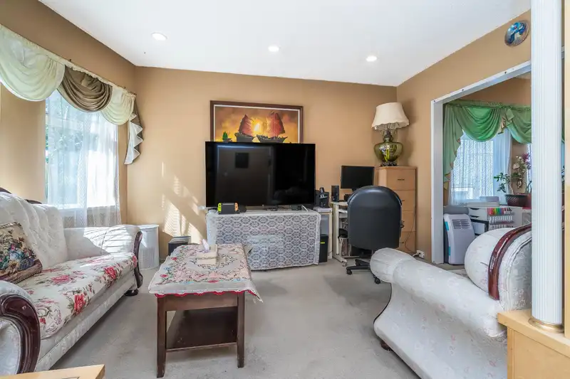 1917 E 22ND AVENUE - photo 4 of 20