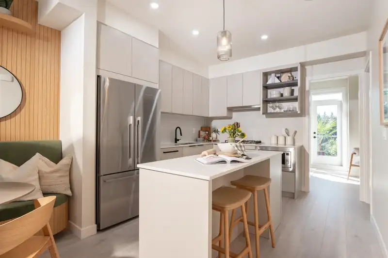 220 921 GRANT STREET - photo 2 of 10
