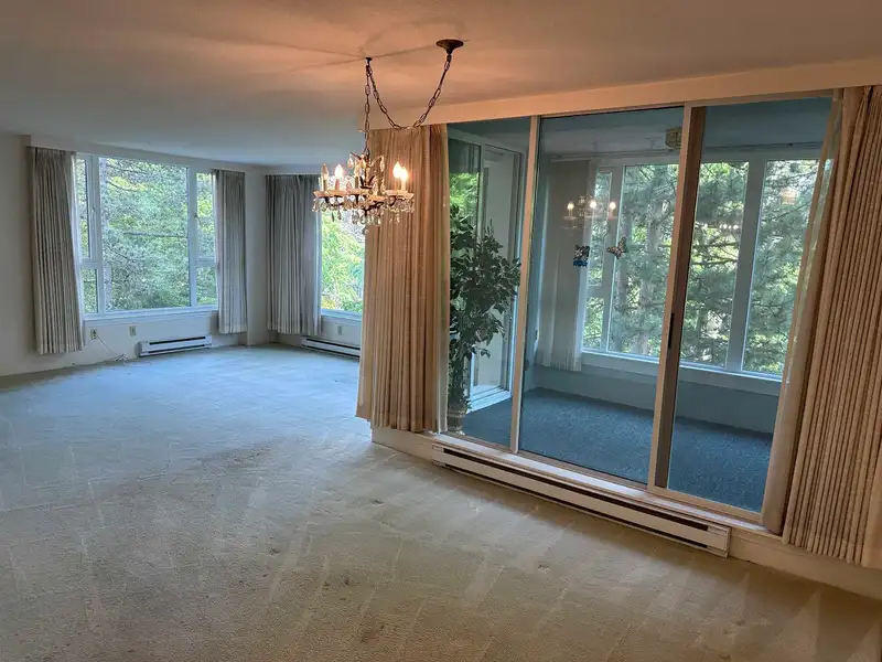 403 5425 YEW STREET - photo 1 of 8