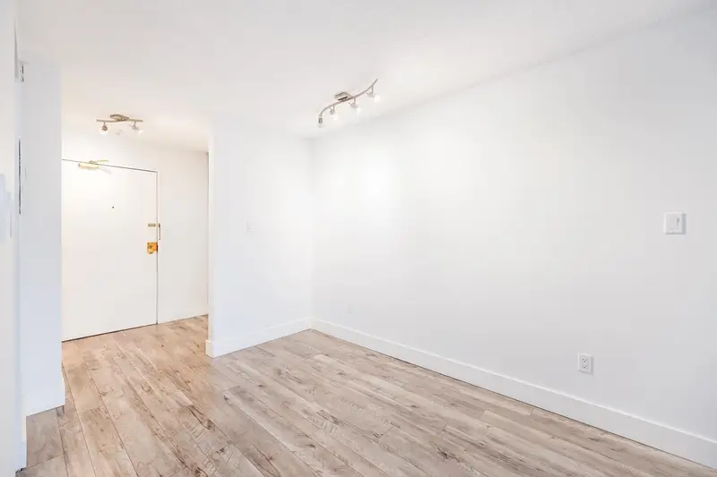 201 830 E 7TH AVENUE - photo 4 of 24