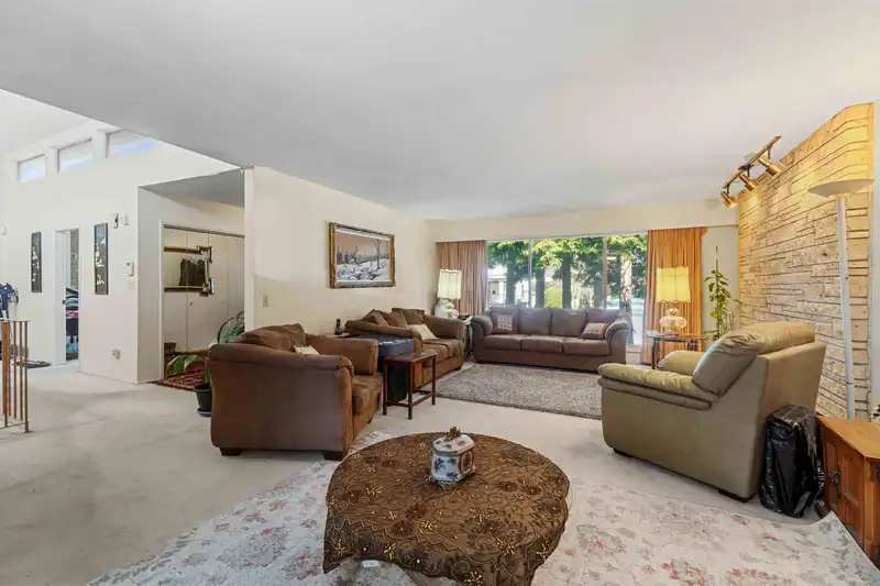5989 FREMLIN STREET - photo 4 of 14