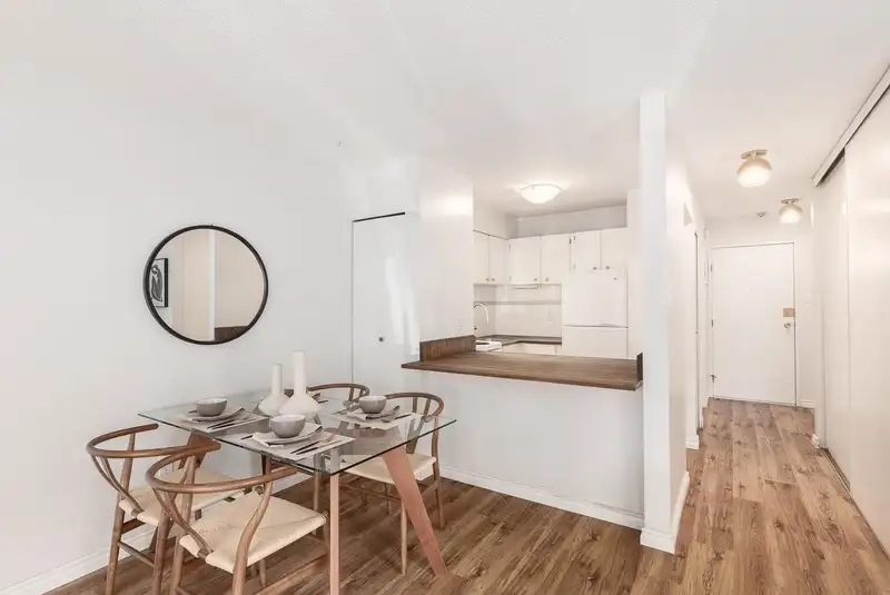 213 1545 E 2ND AVENUE - photo 4 of 17