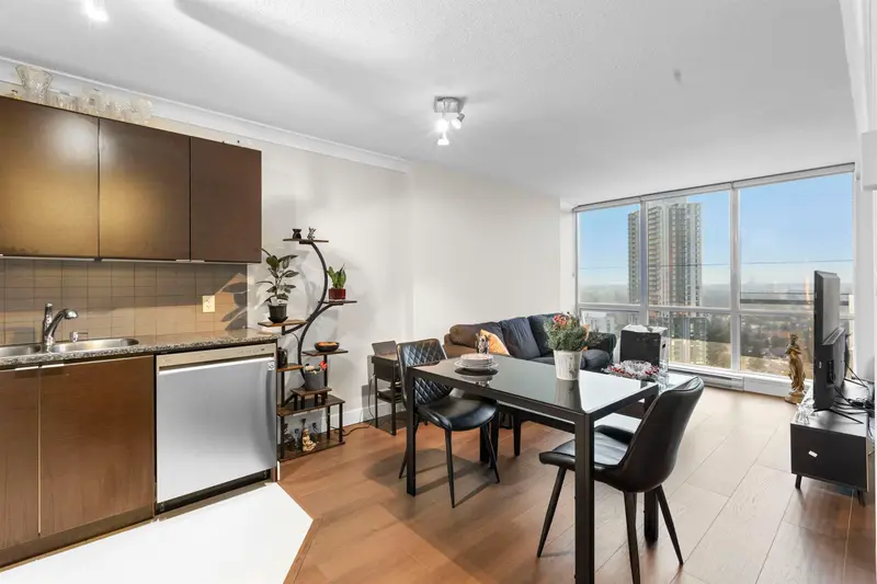 3001 13618 100 AVENUE - photo 2 of 18