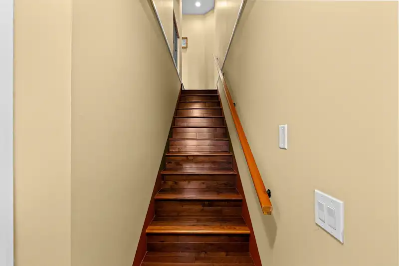 72 20738 84 AVENUE - photo 3 of 35