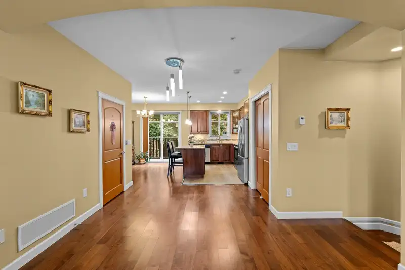 72 20738 84 AVENUE - photo 4 of 35