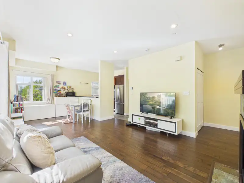 141 7388 MACPHERSON AVENUE - photo 2 of 16