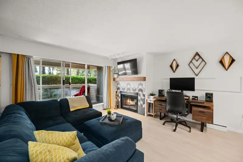 103 932 ROBINSON STREET - photo 2 of 34
