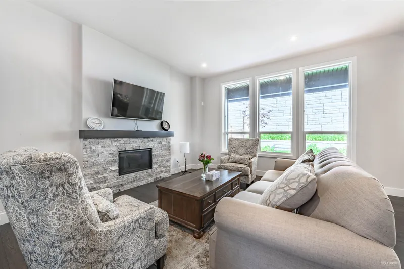 3565 SHEFFIELD AVENUE - photo 3 of 25