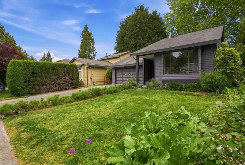 11837 ALDERWOOD CRESCENT - photo 2 of 40