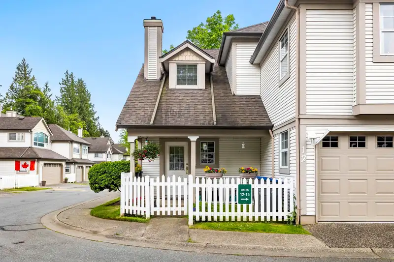 12 16318 82 AVENUE - photo 3 of 40