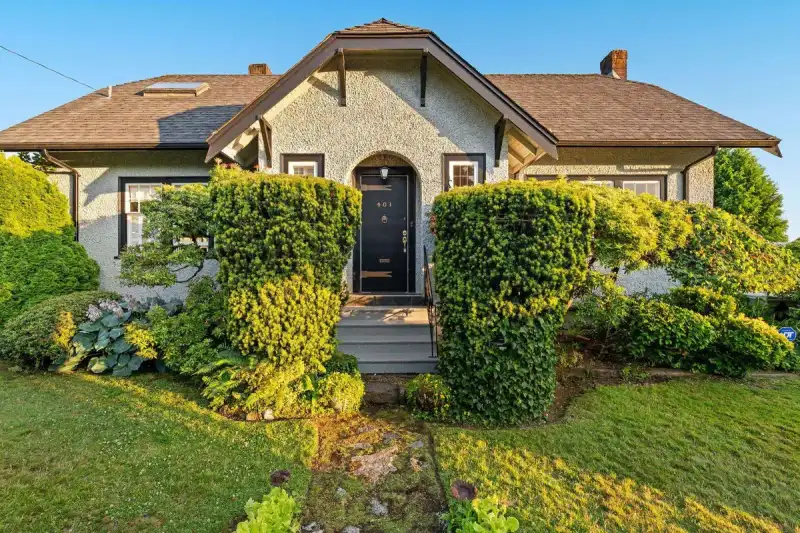 401 SOMERSET STREET - photo 1 of 40