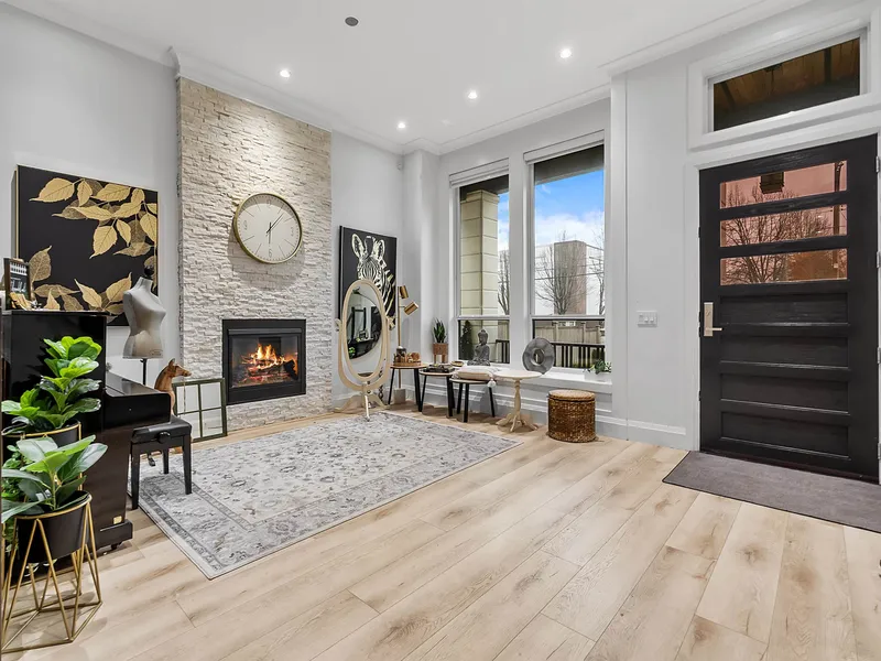 11897 82 AVENUE - photo 3 of 25