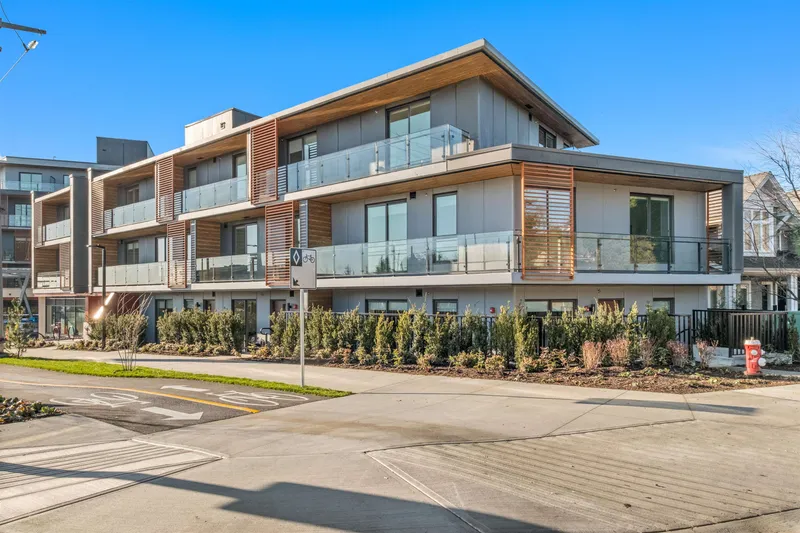 103 333 ST. DAVIDS AVENUE - photo 1 of 18